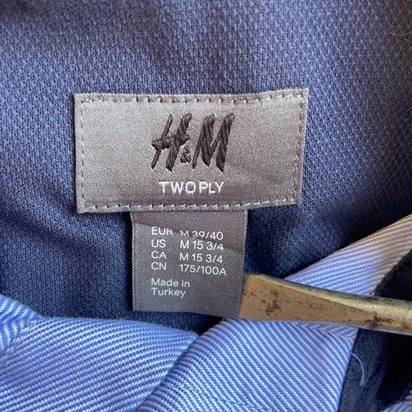 H&M Men's Long Sleeve Shirt Blue with Red Buttons Medium - Picture 8 of 11